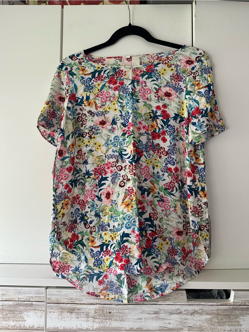 🌸 H&M Floral High Low Blouse Top 100% Viscose Short Sleeve US 4